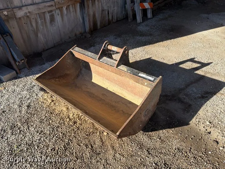 2019 John Deere 310g bucket