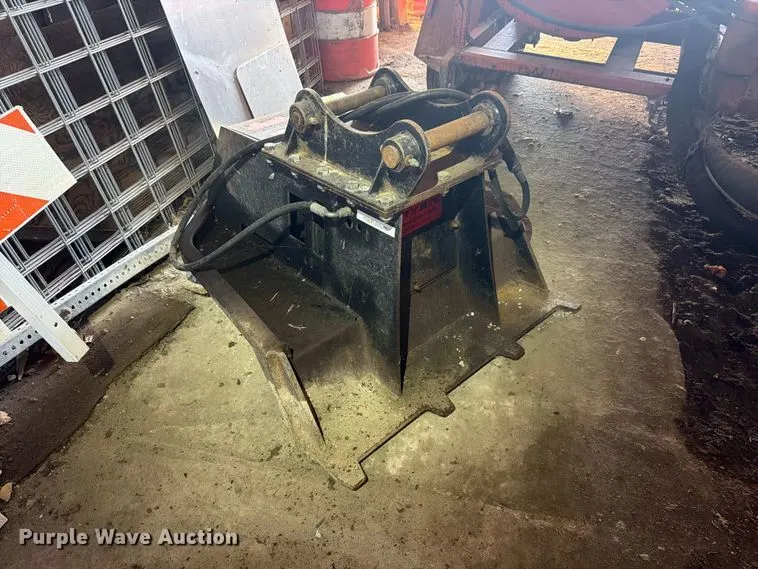 RUT Manufacturing tree shredder backhoe attachment