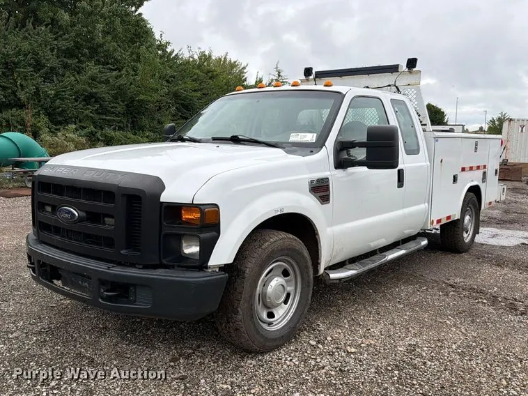 2010 Ford F350 Super Duty XL Ext. Cab utility bed pickup truck