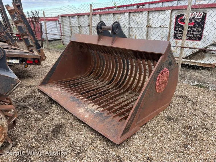 Excavator rock bucket