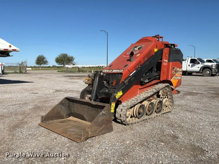 2015 Ditch Witch SK850 compact utility loader