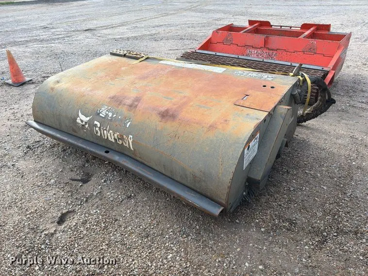 2019 Bobcat 72 Sweeper skid steer broom