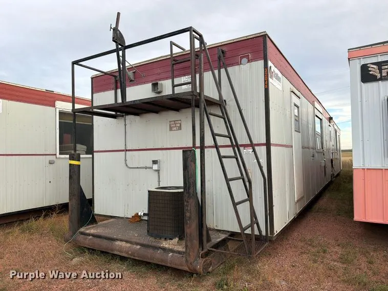 2004 Denille ENG/GEO-4233 skid mounted living quarters