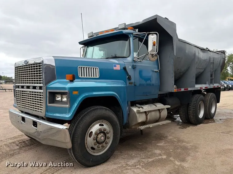1986 Ford LTL 9000 dump truck