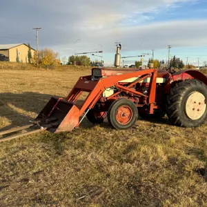 1959 International 560 Diesel FEL Tractor