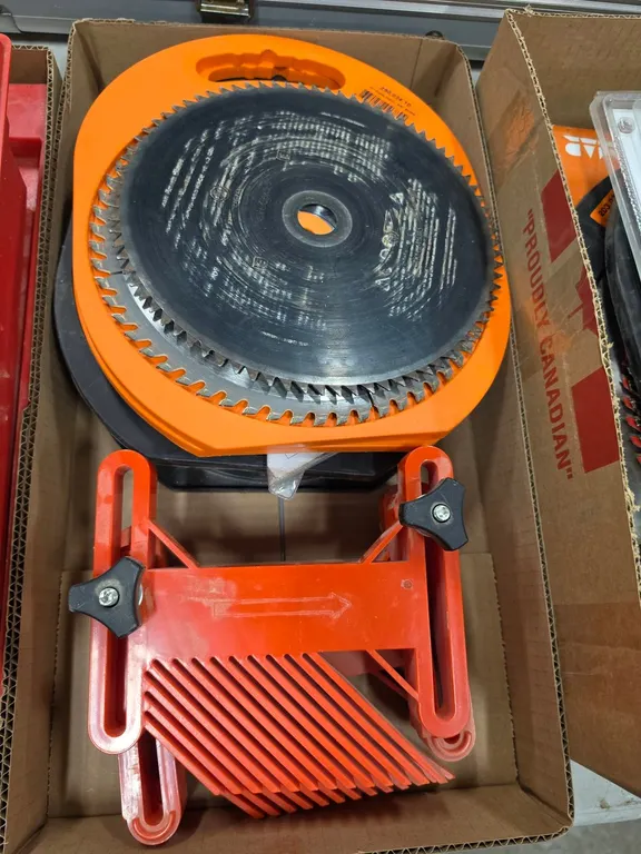 Table Saw Blade & Featherboard