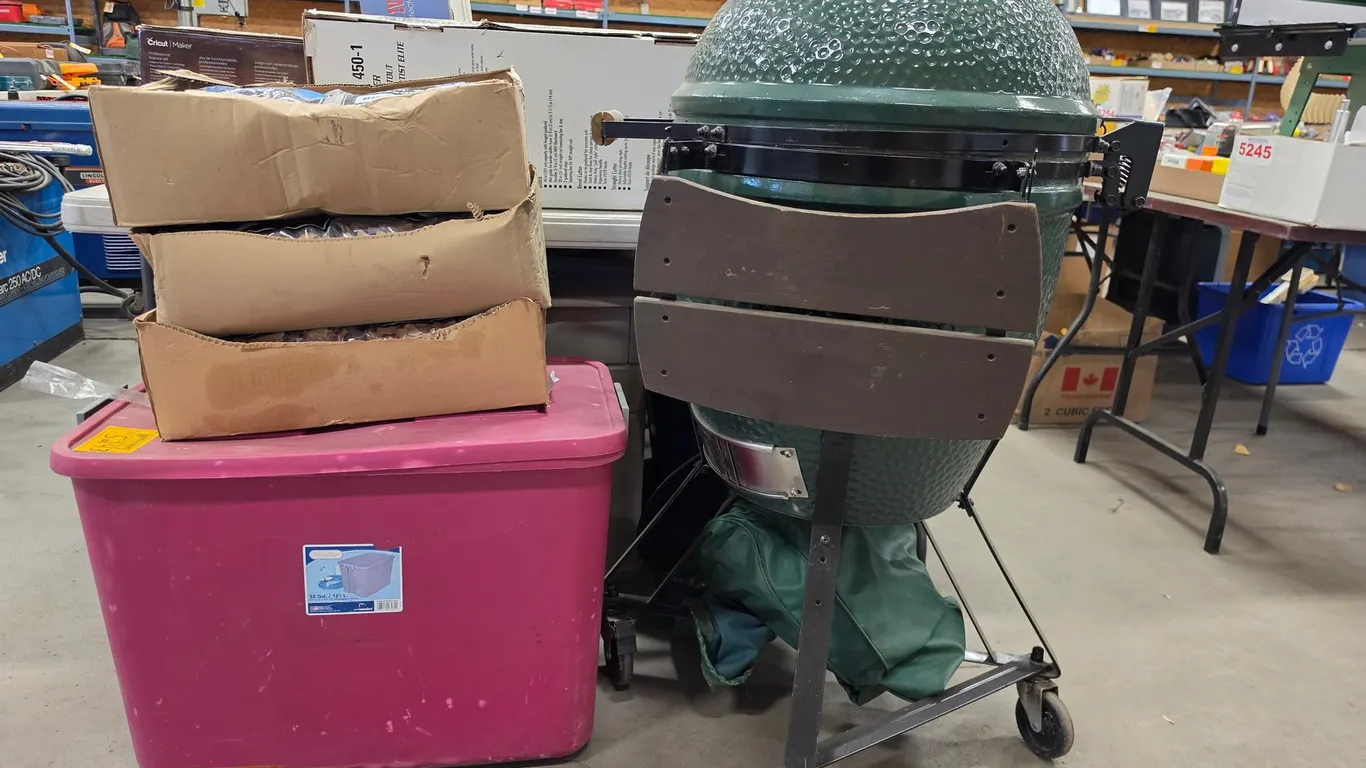 Big Green Egg Ceramic Grill w/ Accessories