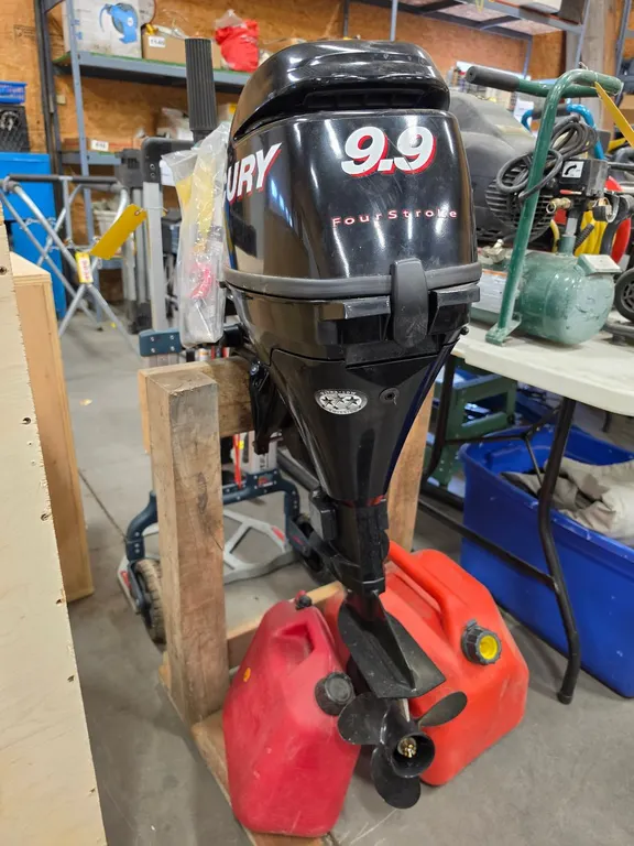 Mercury 9.9 FourStroke Outboard Motor