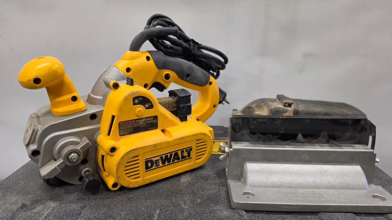 DeWalt Belt Sander w/ Accessories
