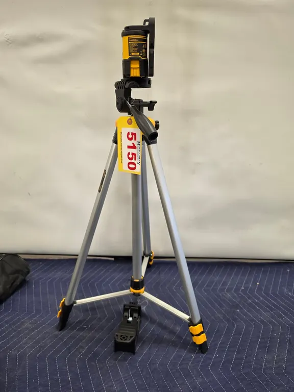 DeWalt DW089CG Laser Level w/ Tripod