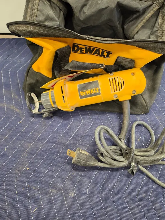 DeWalt Cut-Out Tool