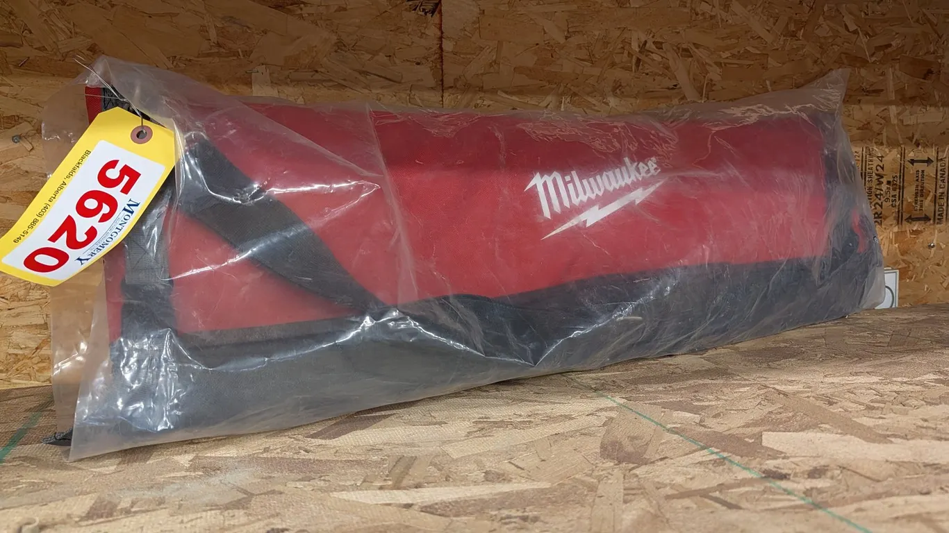 Milwaukee Contractor Tool Bag 30 In