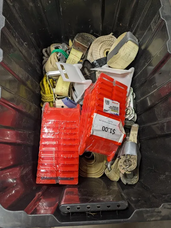 Assorted Ratchet Straps And Corner Protectors