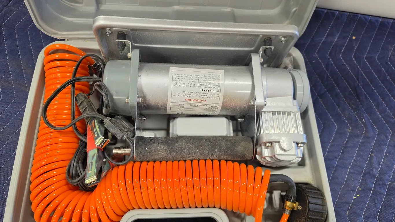 Portable 12V Air Compressor