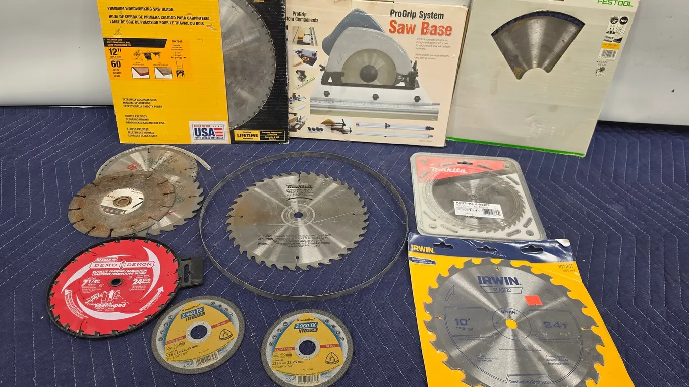 Assorted Saw Blades And Discs