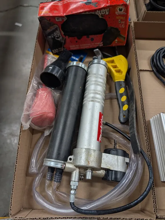 Makita Grease Gun & Nitrile Gloves