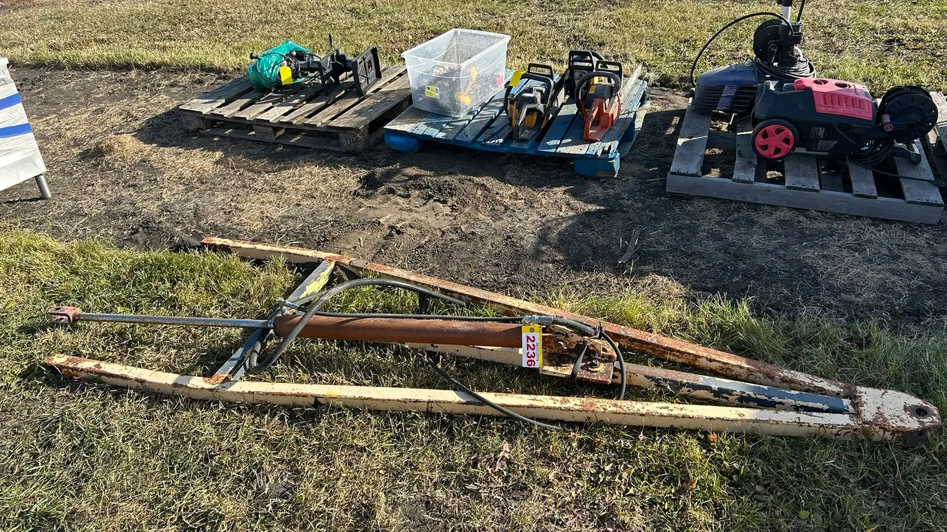 Towing A-Frame w/ Hyd. Ram