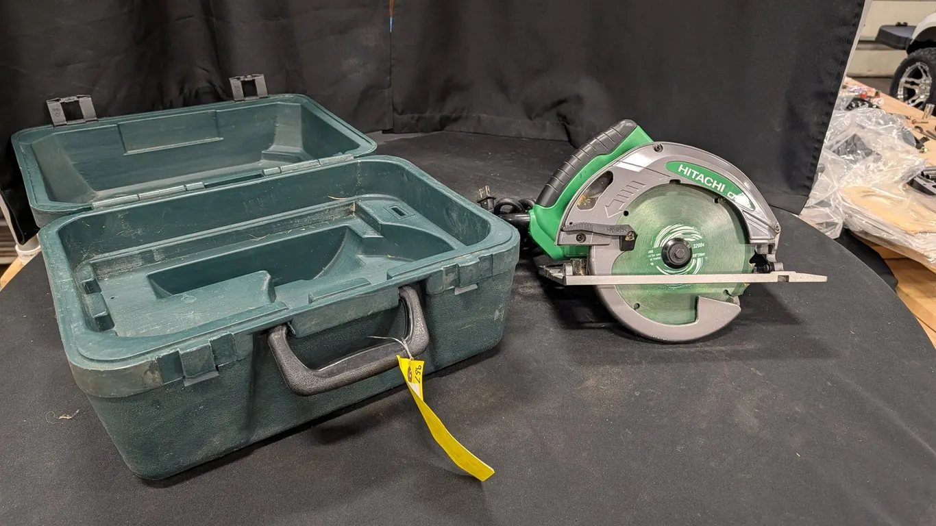 Hitachi 7-1/4 in Circular Saw C7SB2