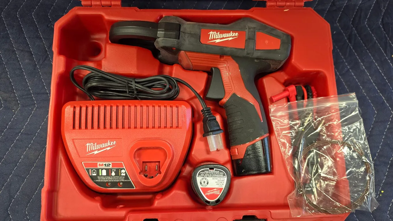 Milwaukee M12 Cordless PVC Shear