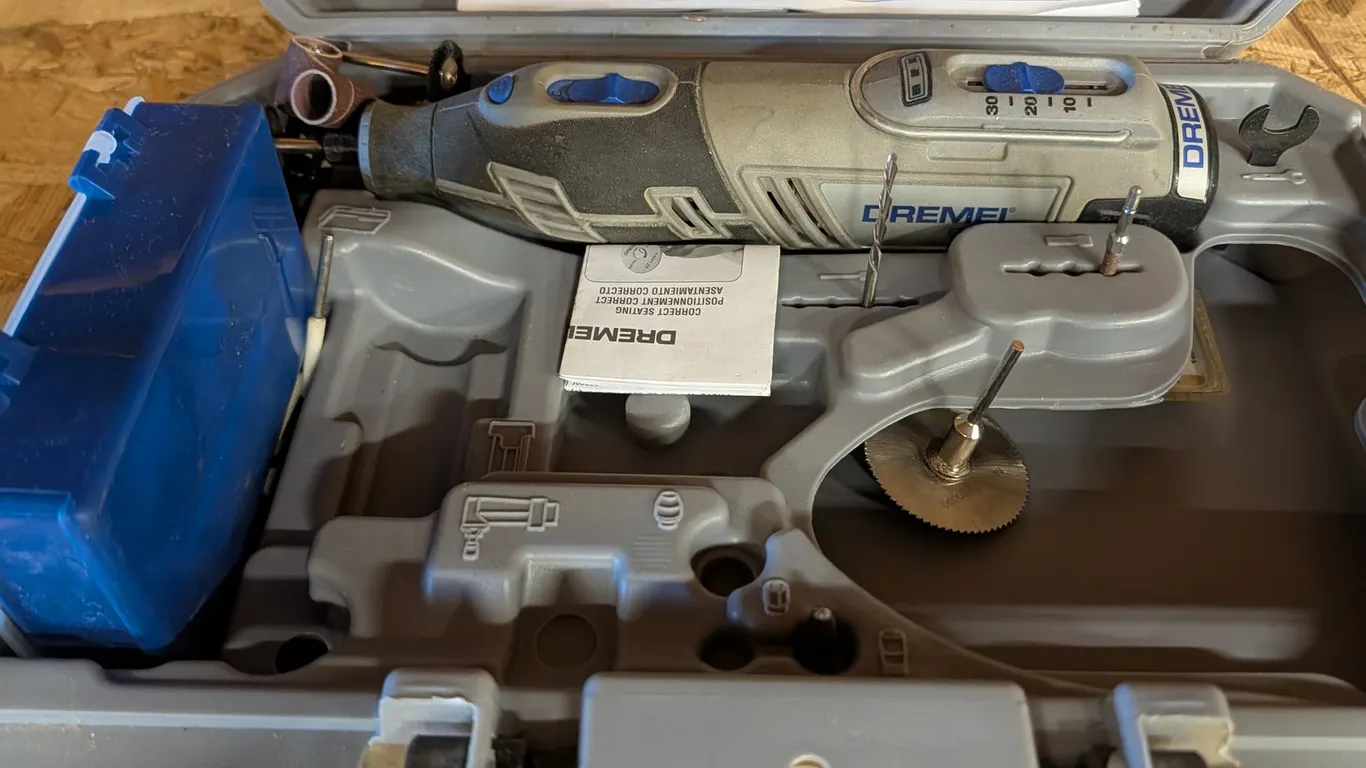 Dremel 8220 Rotary Tool Set