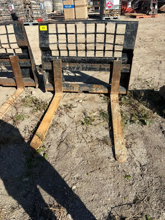 42” Cat pallet forks