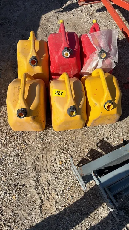 6 Jerry Cans