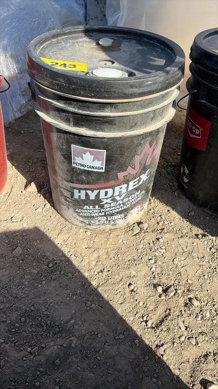 Petro-Can All Season Hydraulic Oil, full pail