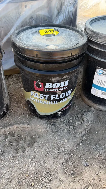 Boss AW 32 Hydraulic Oil, full pail