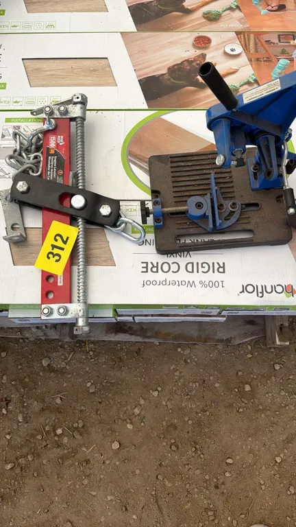 Engine leveler and vice