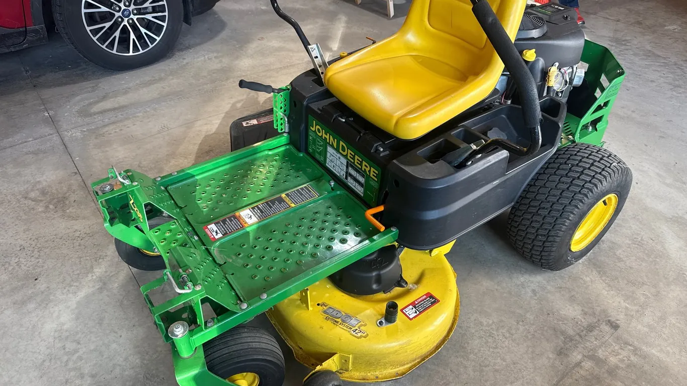 2019 John Deere Z235 42” Zero Turn Mower