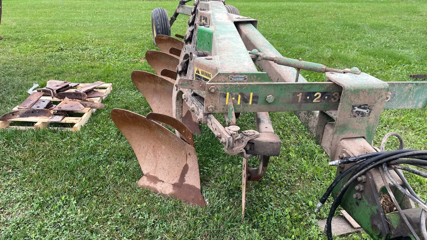 John Deere 2800 Moldboard Plow (Denmark, WI)