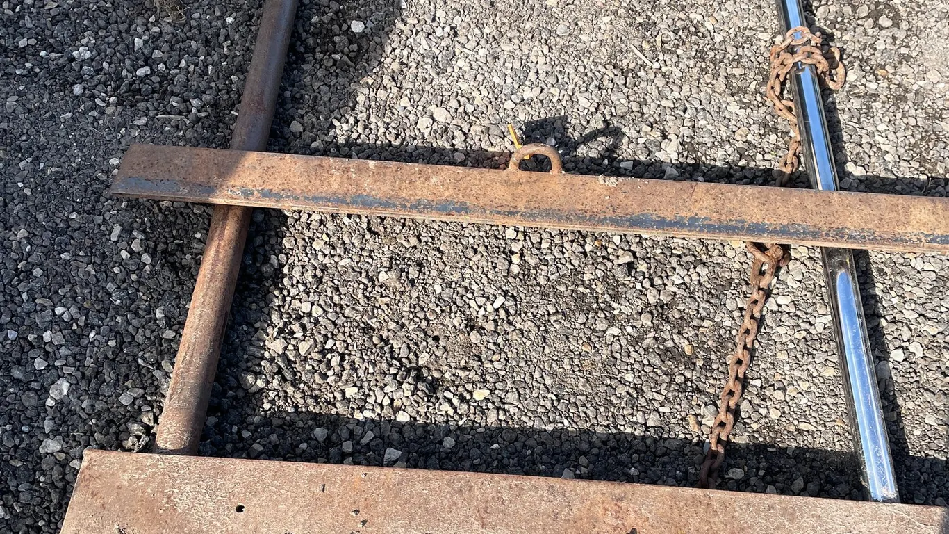 Bale Spears For Bucket (Denmark WI)