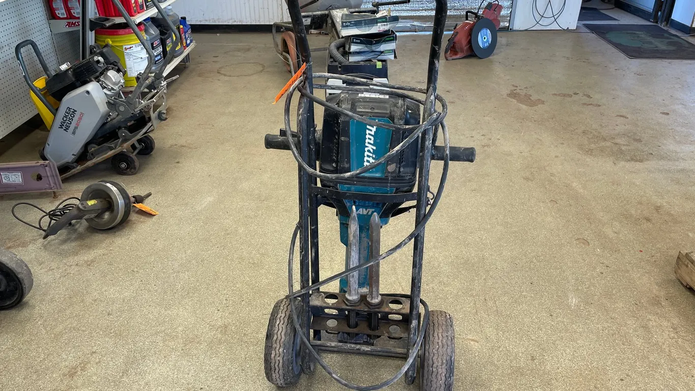 Makita HM1812 AVT Demo Hammer with Wheel Cart Kit (Ashland, WI)