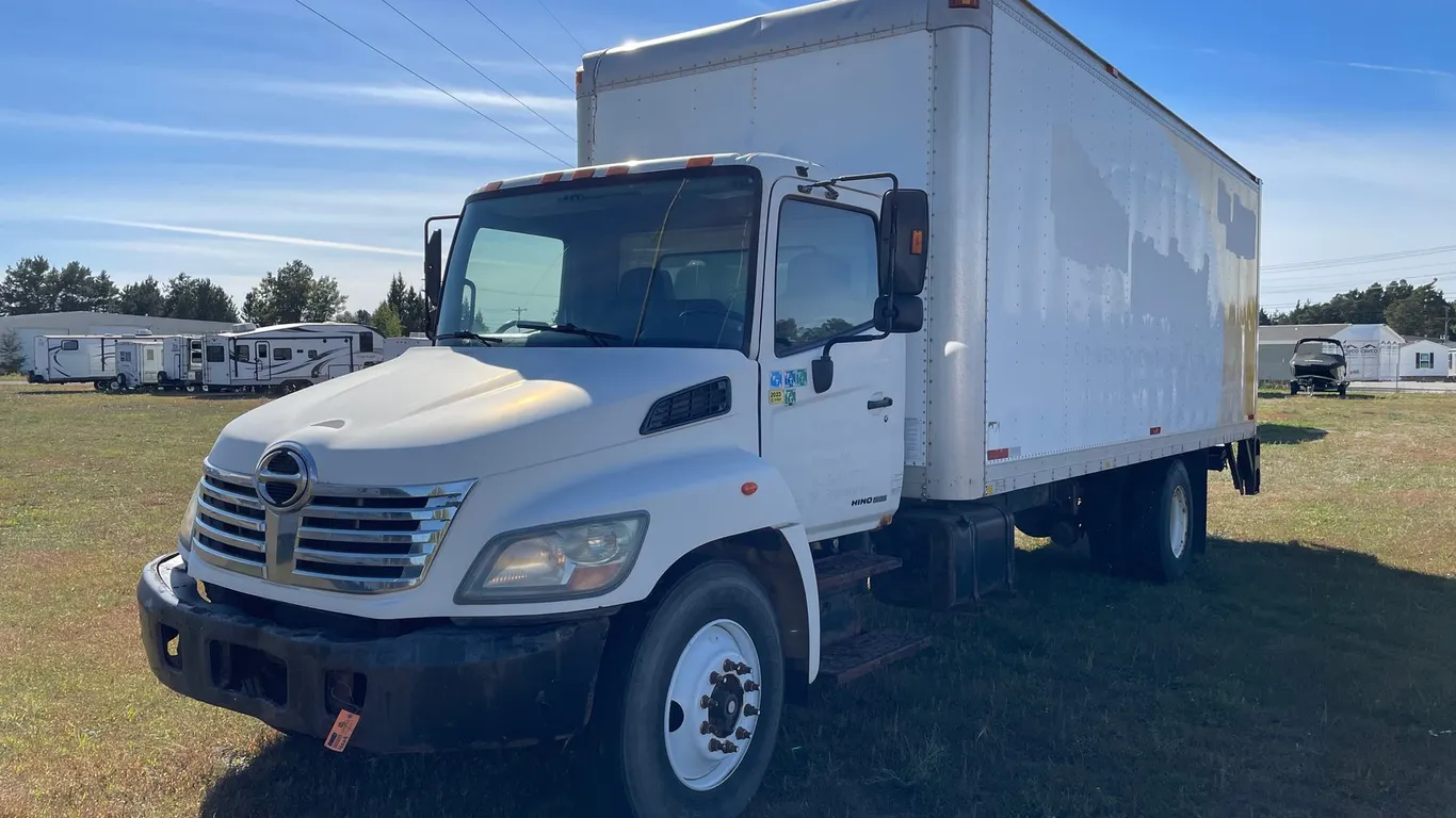 2007 Hino 268 20' Box Truck with Lift Gate (Has MI. Title) (Escanaba, MI)