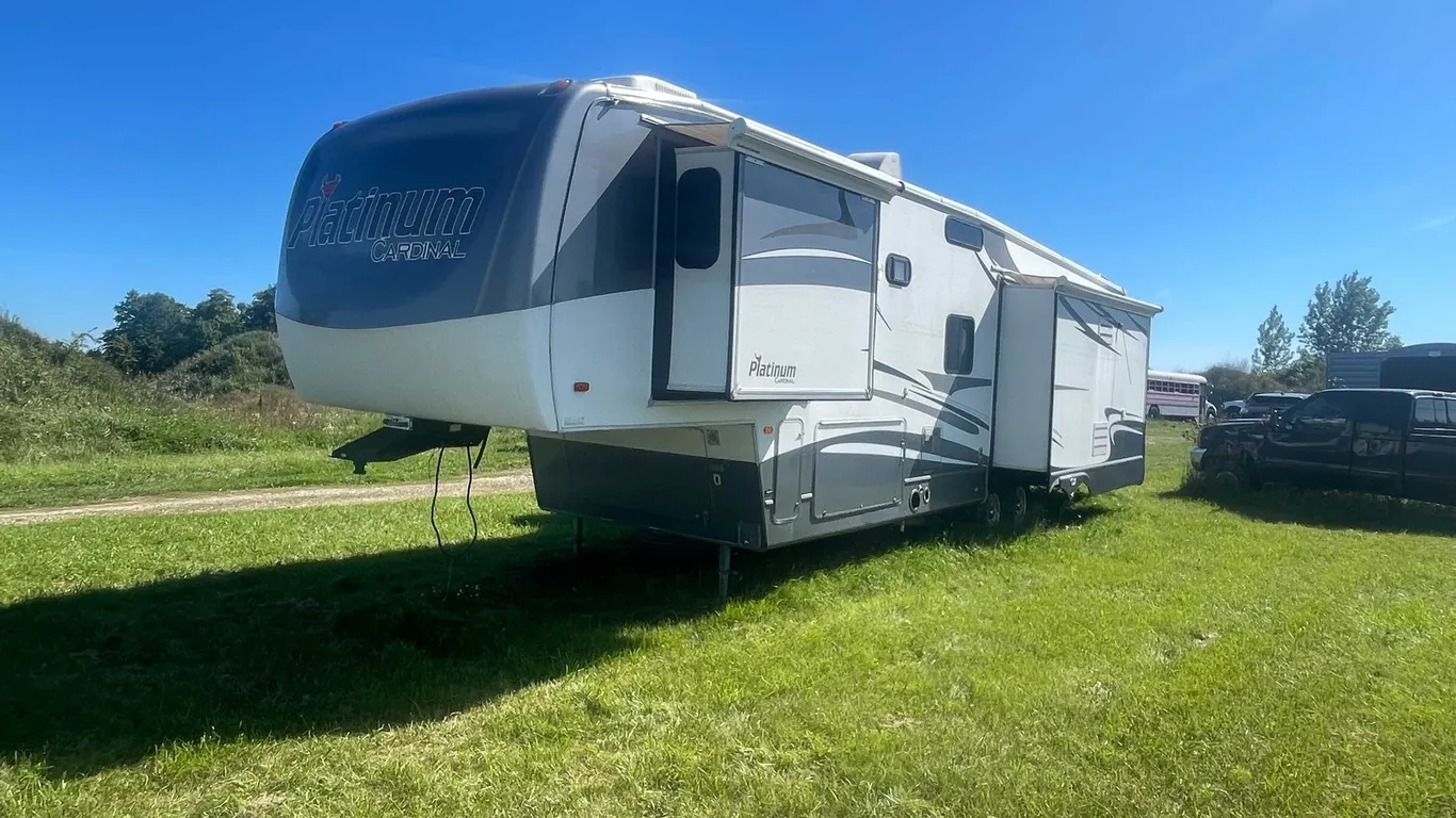 2004 Forest River Cardinal "Platinum" Fifth Wheel (Title In Delay) (Forestville, WI)