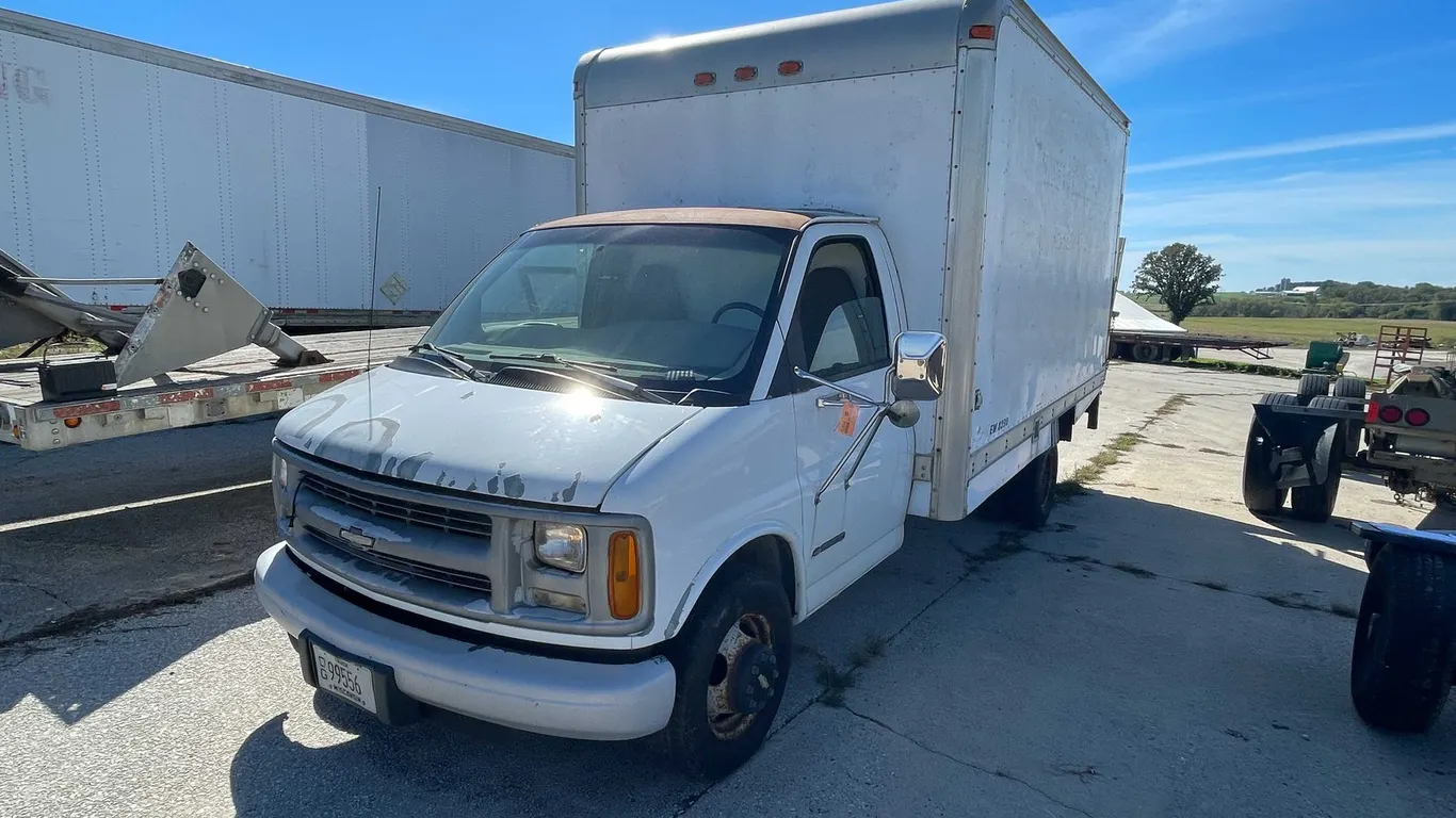 1999 Chevy 3500 Box Van (Has WI Title) (Hartford, WI)