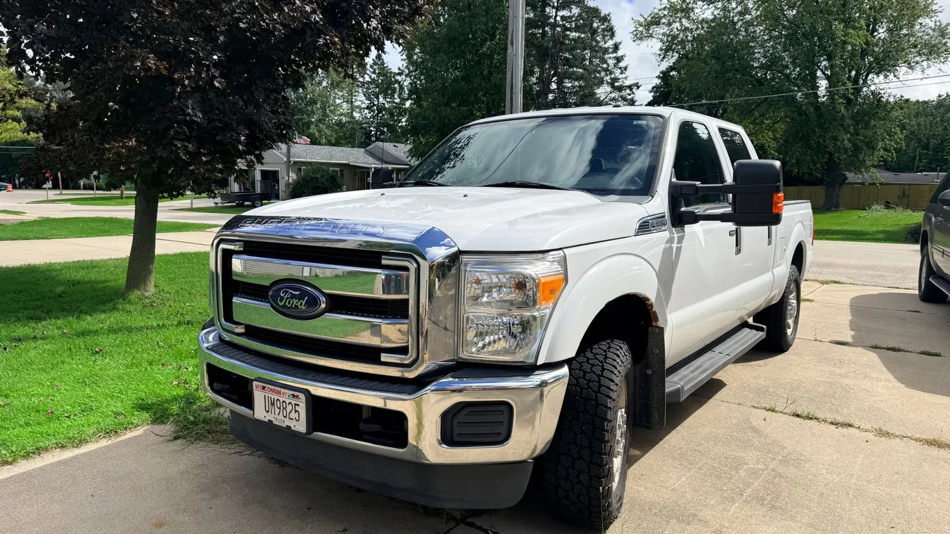 2016 Ford F-250 Super Duty XLT White Pickup Truck (Has WI Title) (Mr. Pleasant, WI)