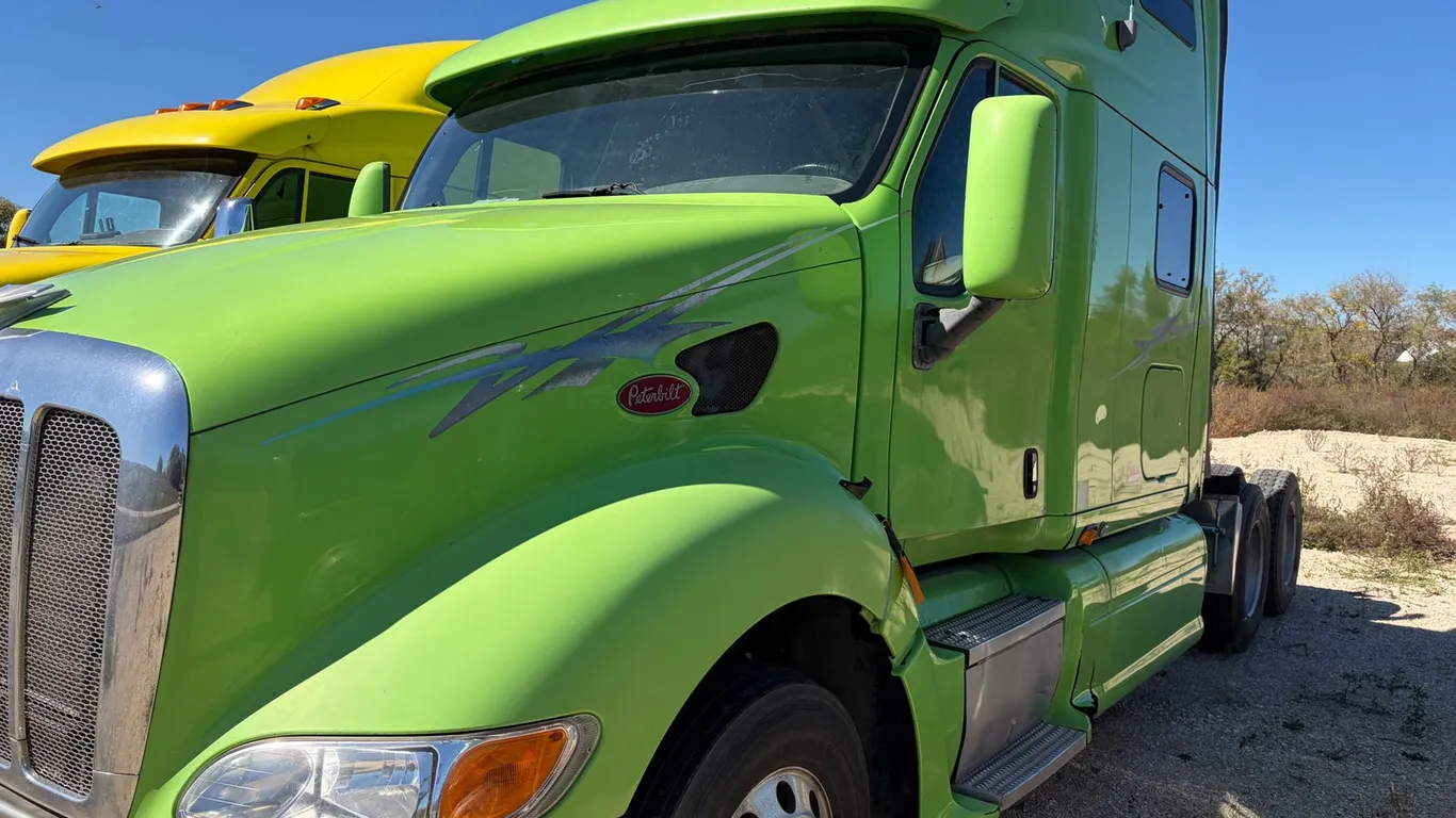 2007 Peterbilt 387 Semi Truck (Has WI Title) (Mayville, WI)