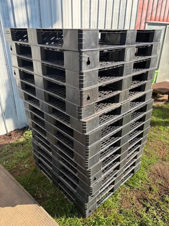 (13) Plastic Pallets (Bear Creek, WI)