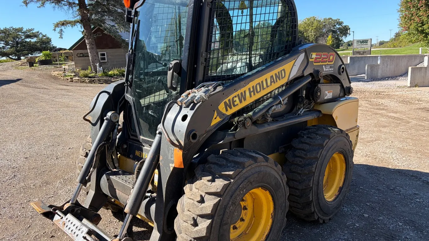 2011 New Holland L220 Super Boom (Beaver Dam, WI)