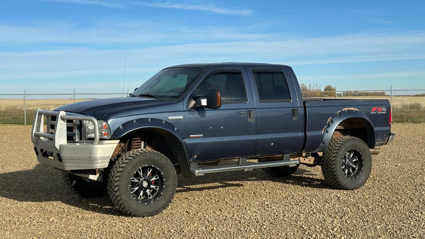 2005 Ford F-350 Super Duty Crew Cab Lariat Pickup