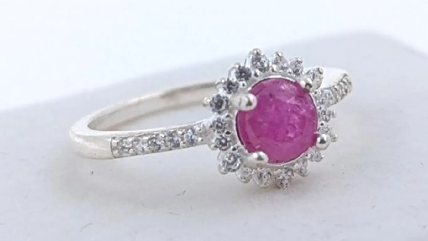 2.23 ct Certified Silver Ruby gemstone Ring ($2,204 Appraisal)