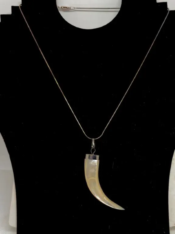 Sterling Silver Serpentine Chain With 2.75" Tooth Pendant beautiful pc untested