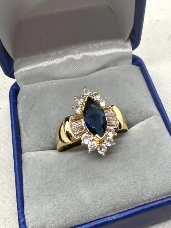Estate Ring Multi Stone Sz8 untested display box not inc