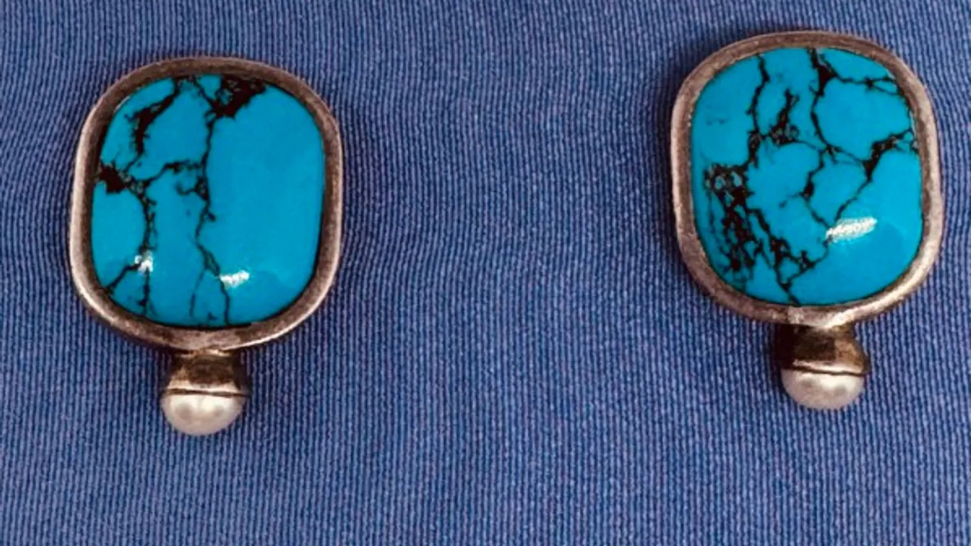 Vintage Fine 925 Silver and Turquoise Earring set, 1" untested