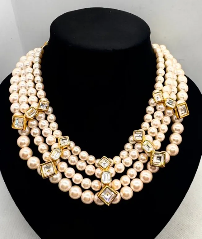 Richelieu Rhinestone/Pearl Bib Necklace vintage pc with box untested