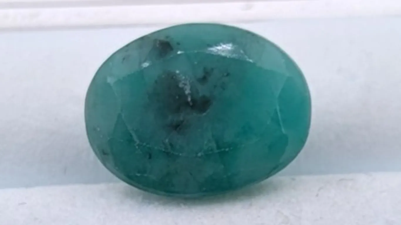 5.65 ct Certified Emerald gemstone ($4,800 Appraisal)
