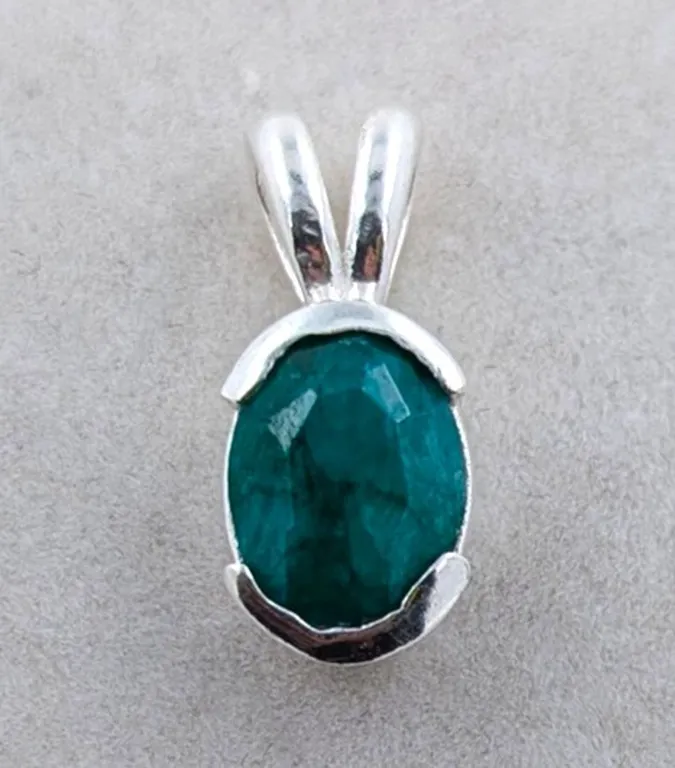 1.6 ct Certified Silver Emerald gemstone pendant ($1,961 Appraisal)
