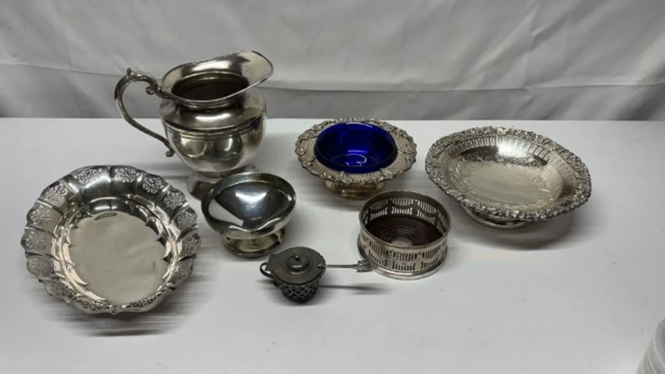 Silver-Plated Tableware & Serving Pieces