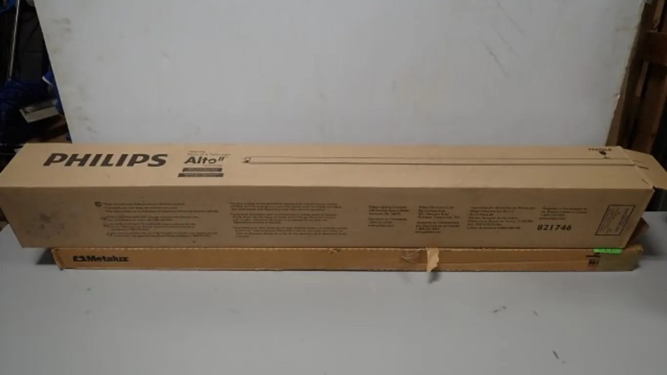 Fluorescent Tubes & Fixture